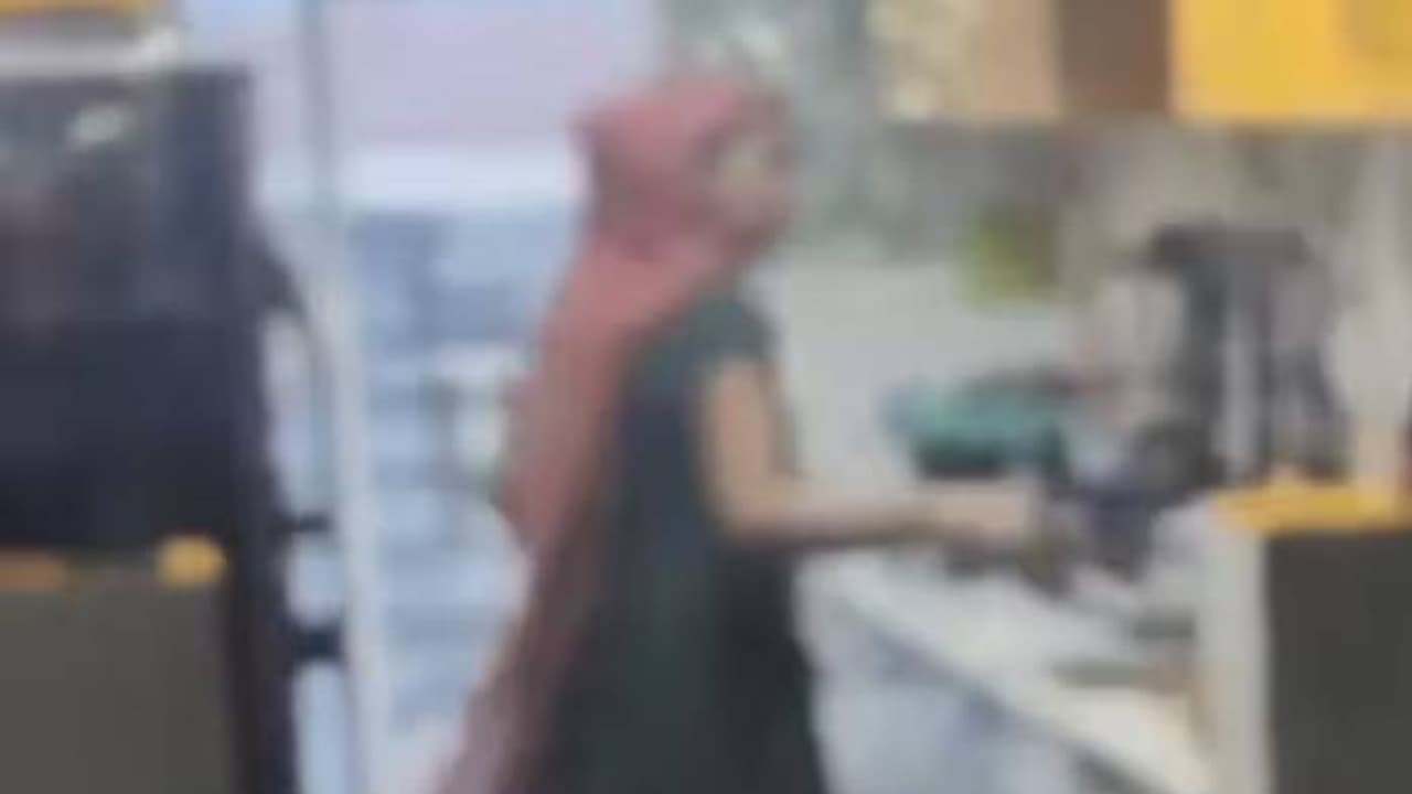 അടുക്കളയിൽ മൊബൈൽ ക്യാമറ വച്ചു, വീട്ടുജോലിക്കാരി മാവ് കുഴച്ചത് മൂത്രം കൊണ്ട്? കേസ്, ആരോപണം നിഷേധിച്ച് യുവതി അടുക്കളയിൽ മൊബൈൽ ക്യാമറ വച്ചു, വീട്ടുജോലിക്കാരി മാവ് കുഴച്ചത് മൂത്രം കൊണ്ട്? കേസ്, ആരോപണം നിഷേധിച്ച് യുവതി