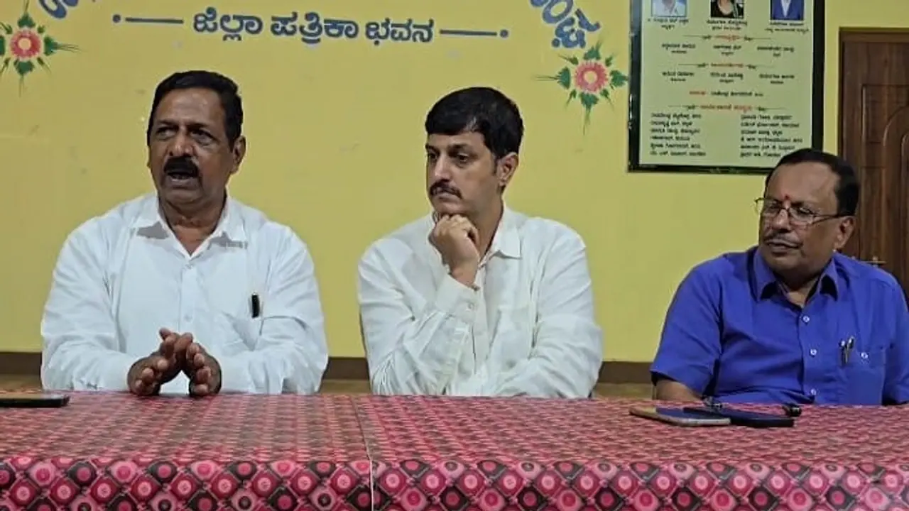 ಉತ್ತರಕನ್ನಡ: ಮತ್ತೆ ಮುನ್ನೆಲೆಗೆ ಬಂದ ಪ್ರತ್ಯೇಕ ಶಿರಸಿ ಜಿಲ್ಲಾ ಹೋರಾಟ! ಉತ್ತರಕನ್ನಡ: ಮತ್ತೆ ಮುನ್ನೆಲೆಗೆ ಬಂದ ಪ್ರತ್ಯೇಕ ಶಿರಸಿ ಜಿಲ್ಲಾ ಹೋರಾಟ!