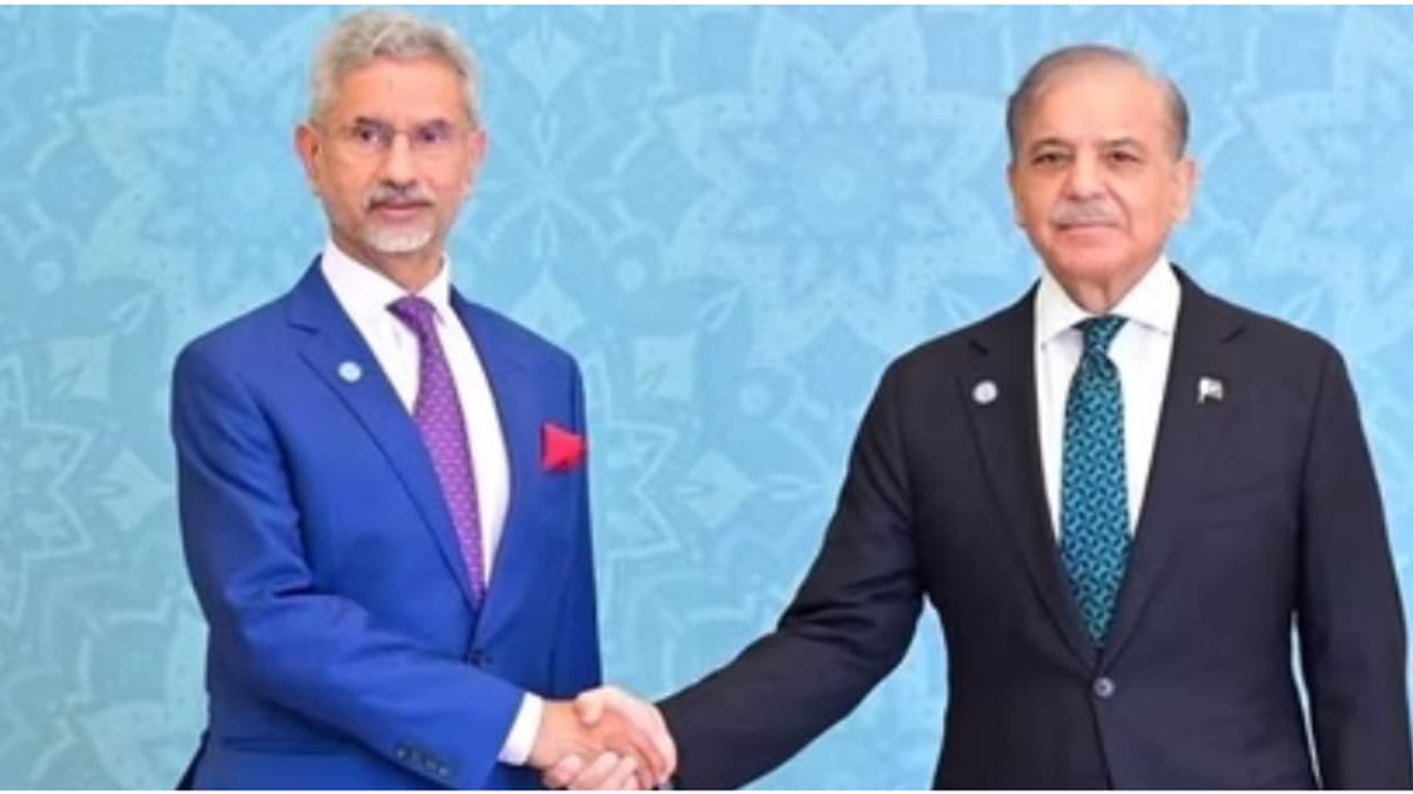 'പാക് പ്രധാനമന്ത്രിയുടെ ആതിഥേയത്വത്തിന് നന്ദി', ഭീകരവാദത്തിലടക്കം പരോക്ഷ മുന്നറിയിപ്പും നൽകി ജയശങ്കർ മടങ്ങി 'പാക് പ്രധാനമന്ത്രിയുടെ ആതിഥേയത്വത്തിന് നന്ദി', ഭീകരവാദത്തിലടക്കം പരോക്ഷ മുന്നറിയിപ്പും നൽകി ജയശങ്കർ മടങ്ങി