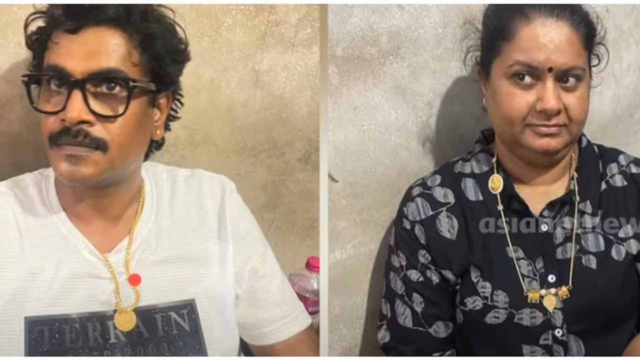 ജ്വല്ലറിയിൽ നിന്ന് സ്വർണം തട്ടിയ കേസ്; പിടിയിലായ ദമ്പതികള് സ്വർണ കള്ളക്കടത്ത് ശൃംഖലയിൽപ്പെട്ടവരെന്ന് പൊലീസ് ജ്വല്ലറിയിൽ നിന്ന് സ്വർണം തട്ടിയ കേസ്; പിടിയിലായ ദമ്പതികള് സ്വർണ കള്ളക്കടത്ത് ശൃംഖലയിൽപ്പെട്ടവരെന്ന് പൊലീസ്