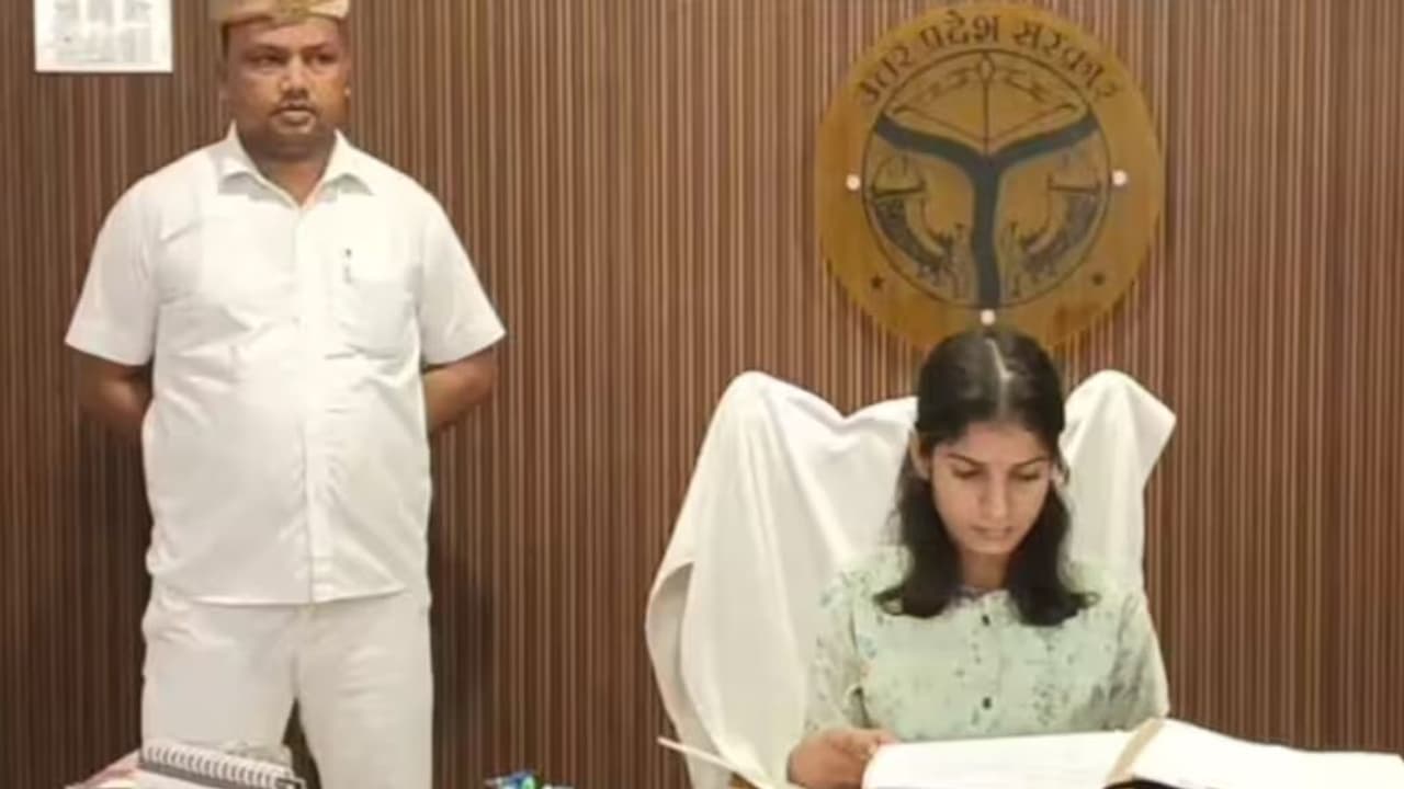 ಜಿಲ್ಲಾ ಮ್ಯಾಜಿಸ್ಟ್ರೇಟ್ ಖುರ್ಚಿಯಲ್ಲಿ ಬಾಲೆ, ಈಕೆಯ ಸಾಧನೆಗೊಂದು ಸಲಾಂ