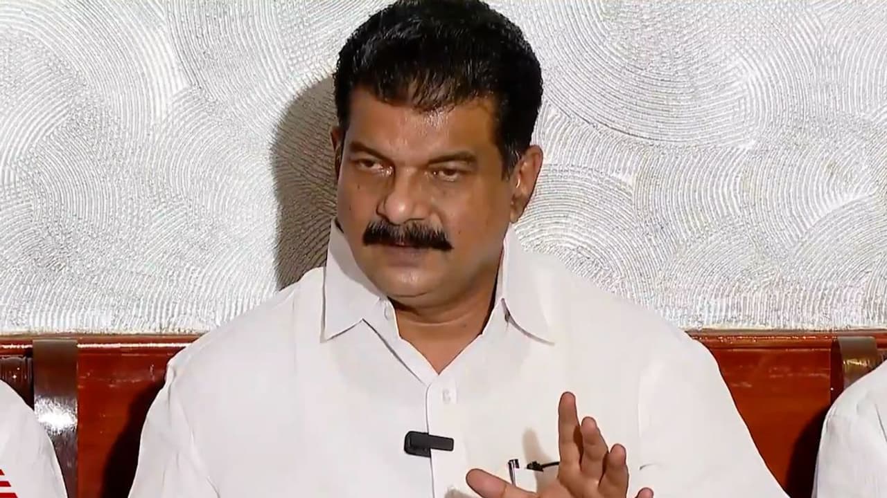 പിവി അൻവർ യുഡിഎഫിലേക്ക്; ഘടകകക്ഷിയിൽ ലയിക്കാനുള്ള നീക്കത്തിന് പച്ചക്കൊടി