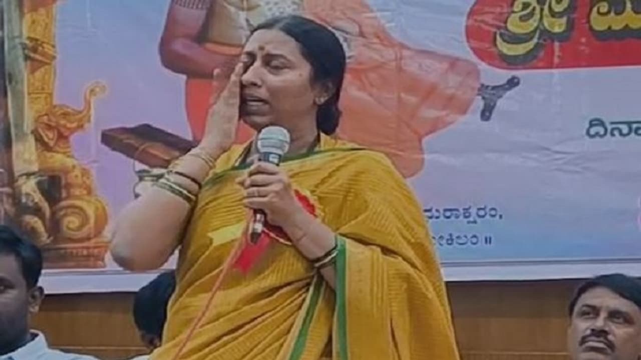 ಕೋಲಾರ: ಮಹರ್ಷಿ ವಾಲ್ಮೀಕಿ ಜಯಂತಿ ಕಾರ್ಯಕ್ರಮದಲ್ಲಿ ಕಣ್ಣೀರಿಟ್ಟ ಕೆಜಿಎಫ್ ಶಾಸಕಿ ರೂಪಕಲಾ ಕೋಲಾರ: ಮಹರ್ಷಿ ವಾಲ್ಮೀಕಿ ಜಯಂತಿ ಕಾರ್ಯಕ್ರಮದಲ್ಲಿ ಕಣ್ಣೀರಿಟ್ಟ ಕೆಜಿಎಫ್ ಶಾಸಕಿ ರೂಪಕಲಾ