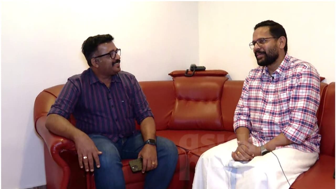 'സതീശന്റെ ലക്ഷ്യം മുഖ്യമന്ത്രി സ്ഥാനം; രാഹുലിന് വേണ്ടി ഷാഫി ഭീഷണി മുഴക്കി'; കടുത്ത വിമര്ശനവുമായി പി സരിന് 'സതീശന്റെ ലക്ഷ്യം മുഖ്യമന്ത്രി സ്ഥാനം; രാഹുലിന് വേണ്ടി ഷാഫി ഭീഷണി മുഴക്കി'; കടുത്ത വിമര്ശനവുമായി പി സരിന്