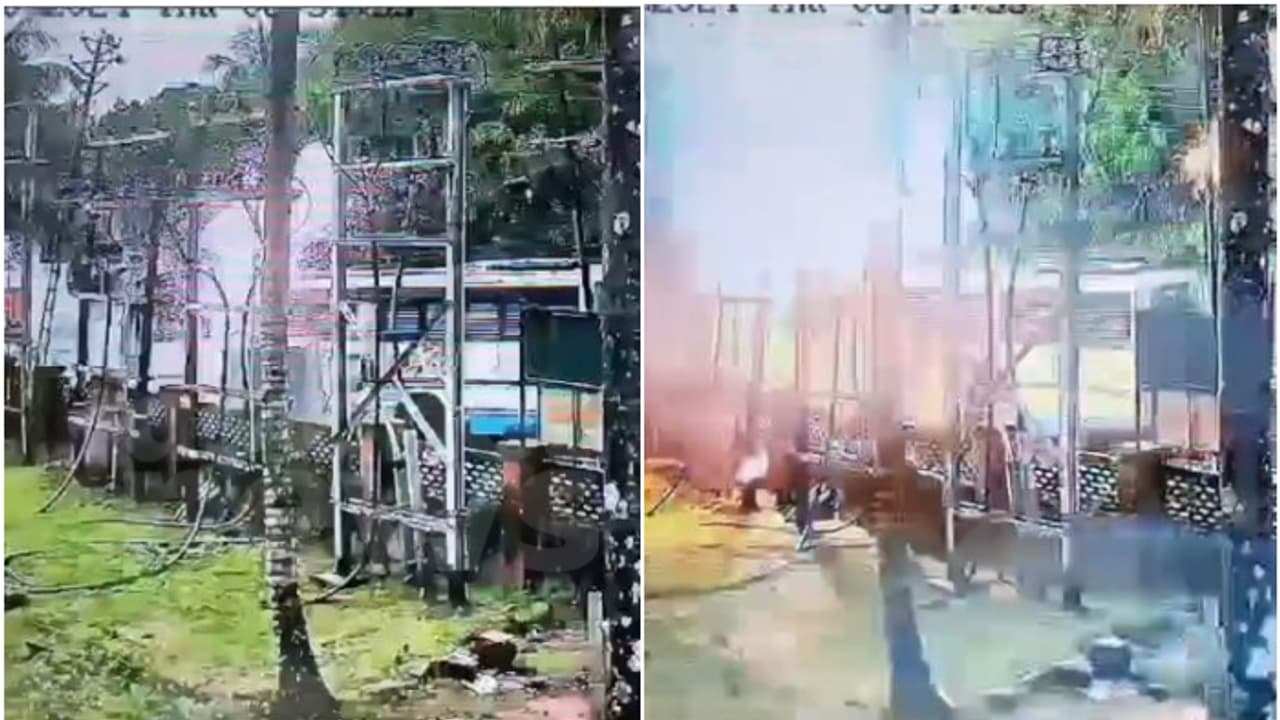 കോഴിക്കോട് കെഎസ്ആര്ടിസി ബസ് 11 കെ വി ലൈനിൽ ഇടിച്ച് അപകടം; അഞ്ച് പേർക്ക് പരിക്കേറ്റു കോഴിക്കോട് കെഎസ്ആര്ടിസി ബസ് 11 കെ വി ലൈനിൽ ഇടിച്ച് അപകടം; അഞ്ച് പേർക്ക് പരിക്കേറ്റു