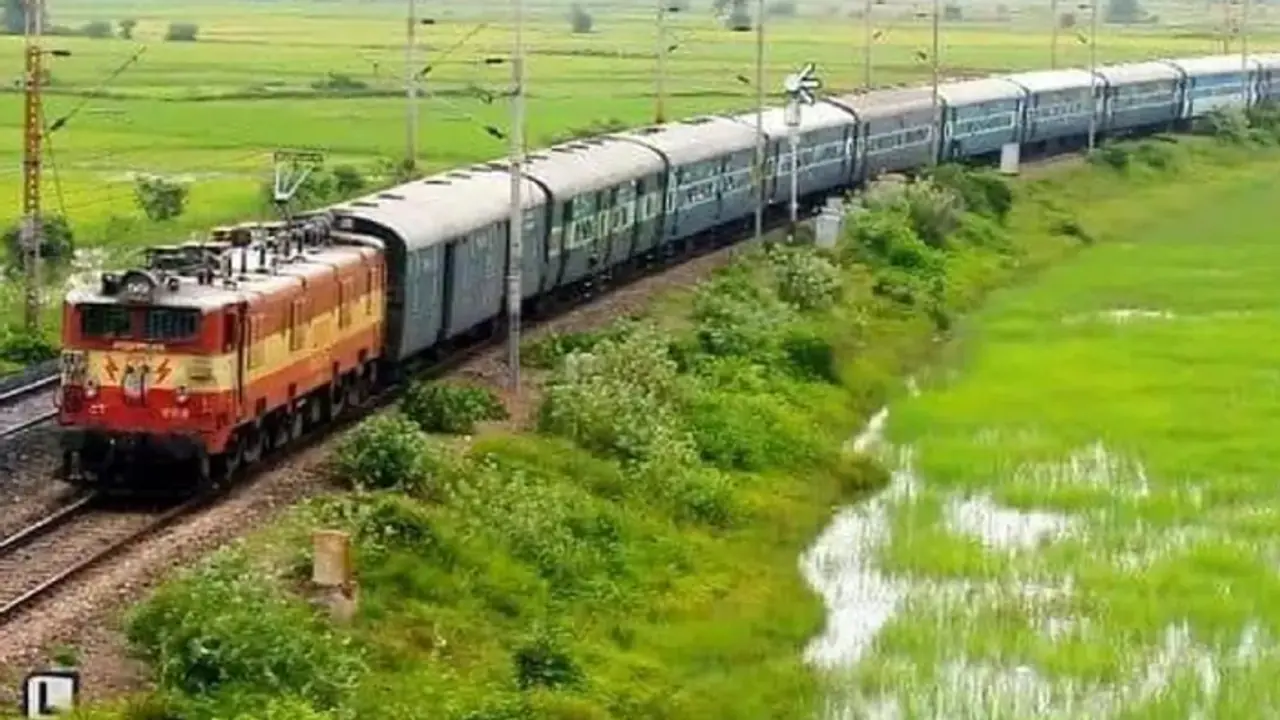 ദിബ്രുഗഡ് കന്യാകുമാരി വിവേക് എക്സ്പ്രസിൻ്റെ എഞ്ചിൻ കോച്ചുകളിൽ നിന്ന് വേർപെട്ടു; ഒഴിവായത് വൻ അപകടം ദിബ്രുഗഡ് കന്യാകുമാരി വിവേക് എക്സ്പ്രസിൻ്റെ എഞ്ചിൻ കോച്ചുകളിൽ നിന്ന് വേർപെട്ടു; ഒഴിവായത് വൻ അപകടം