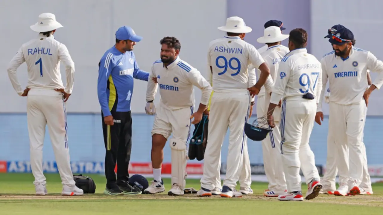 കരുതിയതിനെക്കാൾ ഗുരുതരം, പരിക്കേറ്റ റിഷഭ് പന്ത് മൂന്നാം ദിനവും വിക്കറ്റ് കീപ്പറാവില്ല, പകരക്കാരനായി ജുറെല്‍