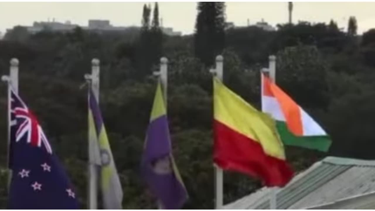 ചിന്നസ്വാമിയിൽ ഇന്ത്യ, ന്യൂസിലൻഡ് ഫ്ലാഗുകൾക്കൊപ്പം മറ്റൊരു പതാക; സോഷ്യൽ മീഡിയയിൽ വൈറലായി ചിത്രങ്ങൾ