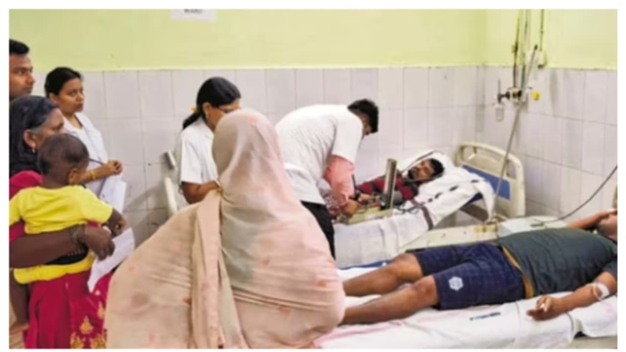 ബീഹാറിൽ വ്യാജമദ്യ ദുരന്തം; ആകെ മരിച്ചത് 28 പേർ, ഇന്ന് 8 മരണം; 13 പേരുടെ നില അതീവ ഗുരുതരം ബീഹാറിൽ വ്യാജമദ്യ ദുരന്തം; ആകെ മരിച്ചത് 28 പേർ, ഇന്ന് 8 മരണം; 13 പേരുടെ നില അതീവ ഗുരുതരം