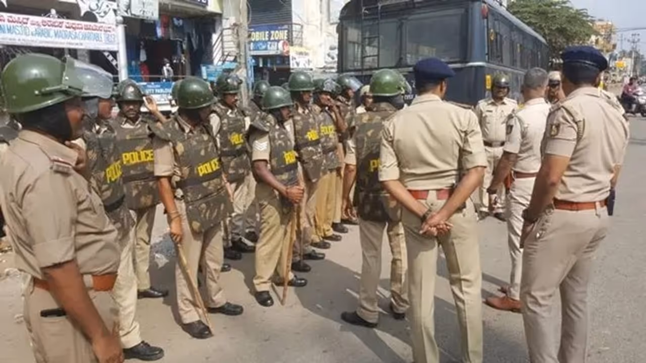 ದೀಪಾವಳಿ ಸಮಯದಲ್ಲಿ ಪೊಲೀಸ್ ಕುಟುಂಬಕ್ಕೆ ಗುಡ್ನ್ಯೂಸ್ ನೀಡಿದ ಸರ್ಕಾರ ದೀಪಾವಳಿ ಸಮಯದಲ್ಲಿ ಪೊಲೀಸ್ ಕುಟುಂಬಕ್ಕೆ ಗುಡ್ನ್ಯೂಸ್ ನೀಡಿದ ಸರ್ಕಾರ