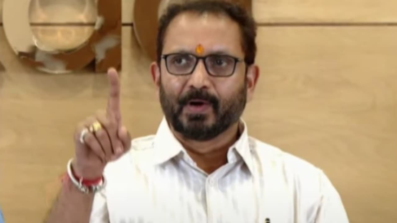 ദല്ലാൾ നന്ദകുമാറിൻ്റെ അപകീർത്തി കേസ്: ബിജെപി സംസ്ഥാന അധ്യക്ഷൻ കെ സുരേന്ദ്രനെതിരായ നടപടികൾക്ക് ഇടക്കാല സ്റ്റേ ദല്ലാൾ നന്ദകുമാറിൻ്റെ അപകീർത്തി കേസ്: ബിജെപി സംസ്ഥാന അധ്യക്ഷൻ കെ സുരേന്ദ്രനെതിരായ നടപടികൾക്ക് ഇടക്കാല സ്റ്റേ