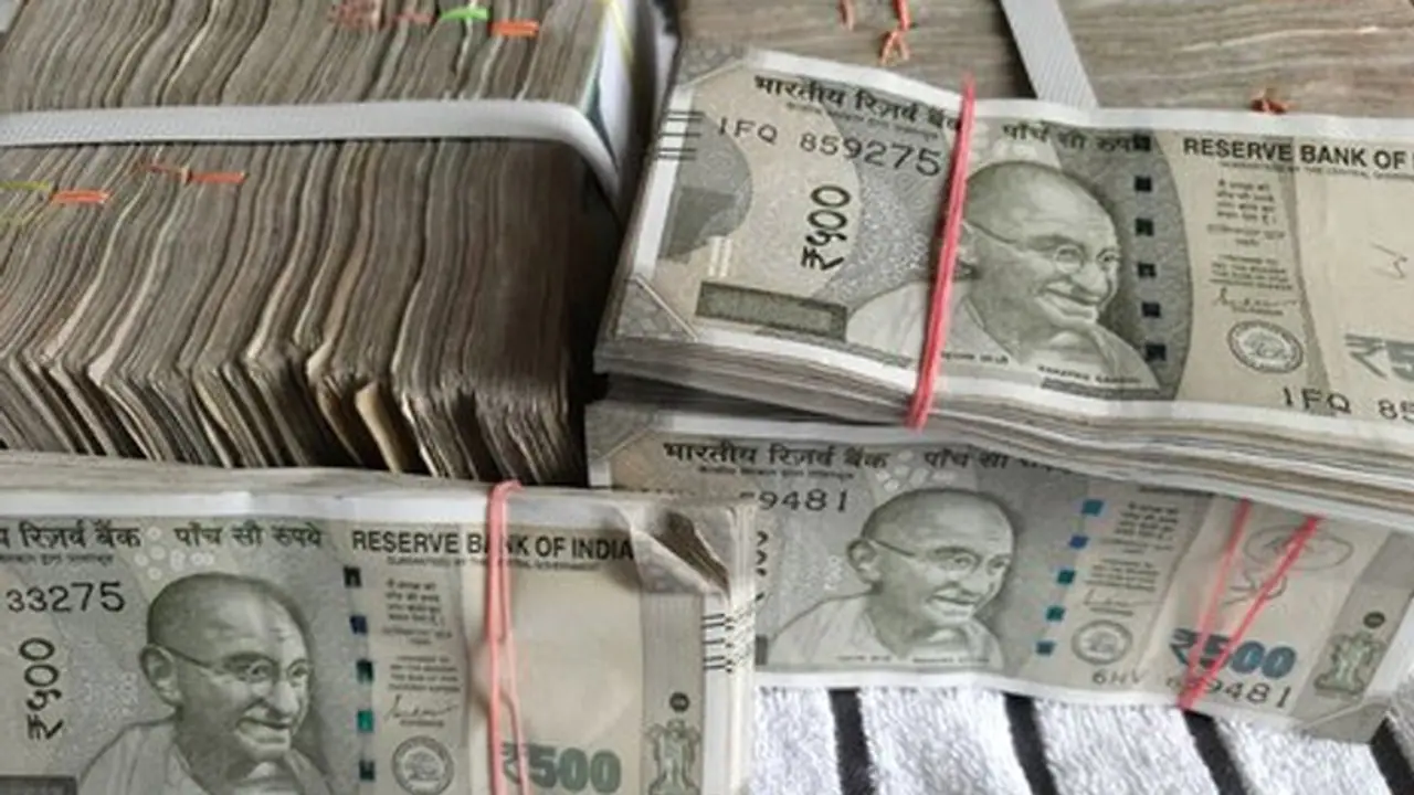 ഫിക്സഡ് ഡെപ്പോസിറ്റ് ചെയ്യാൻ താൽപര്യമില്ലേ? ഉയർന്ന വരുമാനം ഉറപ്പാക്കാൻ ഇതാ 3 നിക്ഷേപ മാർഗങ്ങൾ ഫിക്സഡ് ഡെപ്പോസിറ്റ് ചെയ്യാൻ താൽപര്യമില്ലേ? ഉയർന്ന വരുമാനം ഉറപ്പാക്കാൻ ഇതാ 3 നിക്ഷേപ മാർഗങ്ങൾ