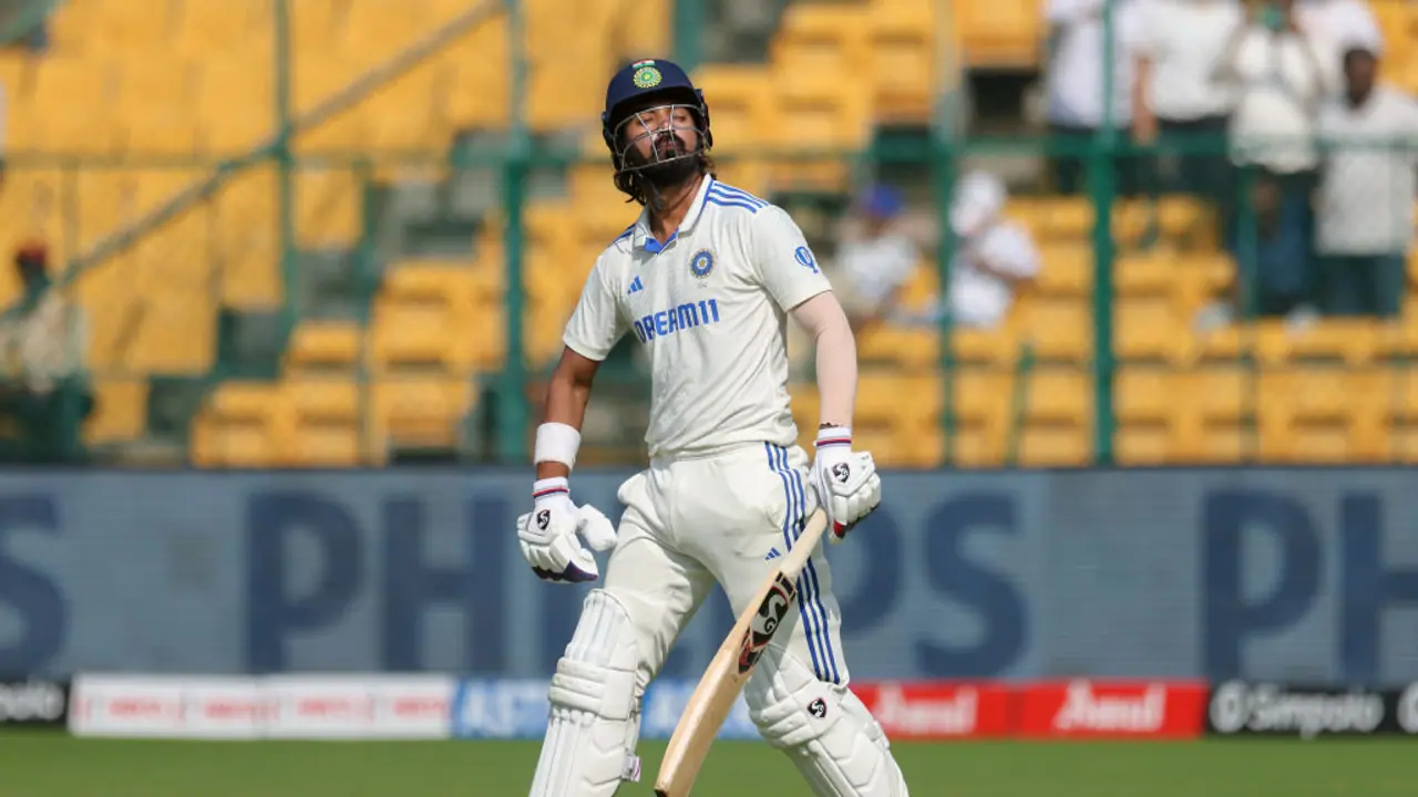 രഞ്ജിയില് നിരാശപ്പെടുത്തി കെ എല് രാഹുല്! മായങ്ക് സെഞ്ചുറിക്കരികെ വീണു, ദേവ്ദത്ത് ക്രീസില് രഞ്ജിയില് നിരാശപ്പെടുത്തി കെ എല് രാഹുല്! മായങ്ക് സെഞ്ചുറിക്കരികെ വീണു, ദേവ്ദത്ത് ക്രീസില്