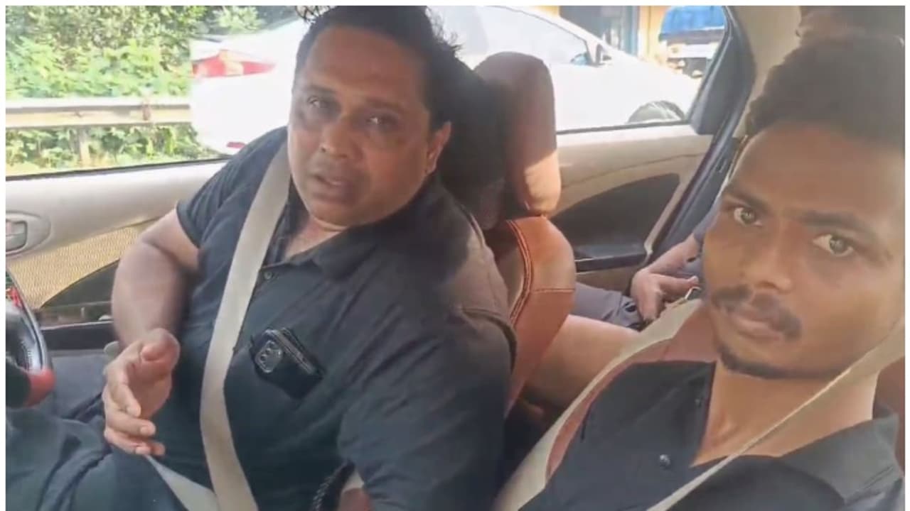 ശബരിമല തീർത്ഥാടകരെ ബസ് ജീവനക്കാർ മർദ്ദിച്ചതായി പരാതി, തീർത്ഥാടകന്റെ കൈക്ക് മുറിവേറ്റു ശബരിമല തീർത്ഥാടകരെ ബസ് ജീവനക്കാർ മർദ്ദിച്ചതായി പരാതി, തീർത്ഥാടകന്റെ കൈക്ക് മുറിവേറ്റു