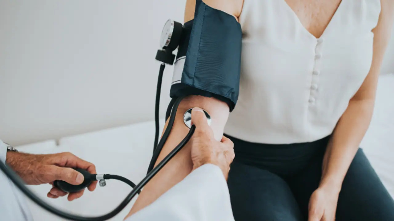 ഉയര്‍ന്ന രക്തസമ്മര്‍ദ്ദമാണോ പ്രശ്‌നം? ബിപി കുറയ്ക്കാന്‍ സഹായിക്കുന്ന എട്ട് ഭക്ഷണങ്ങള്‍ 