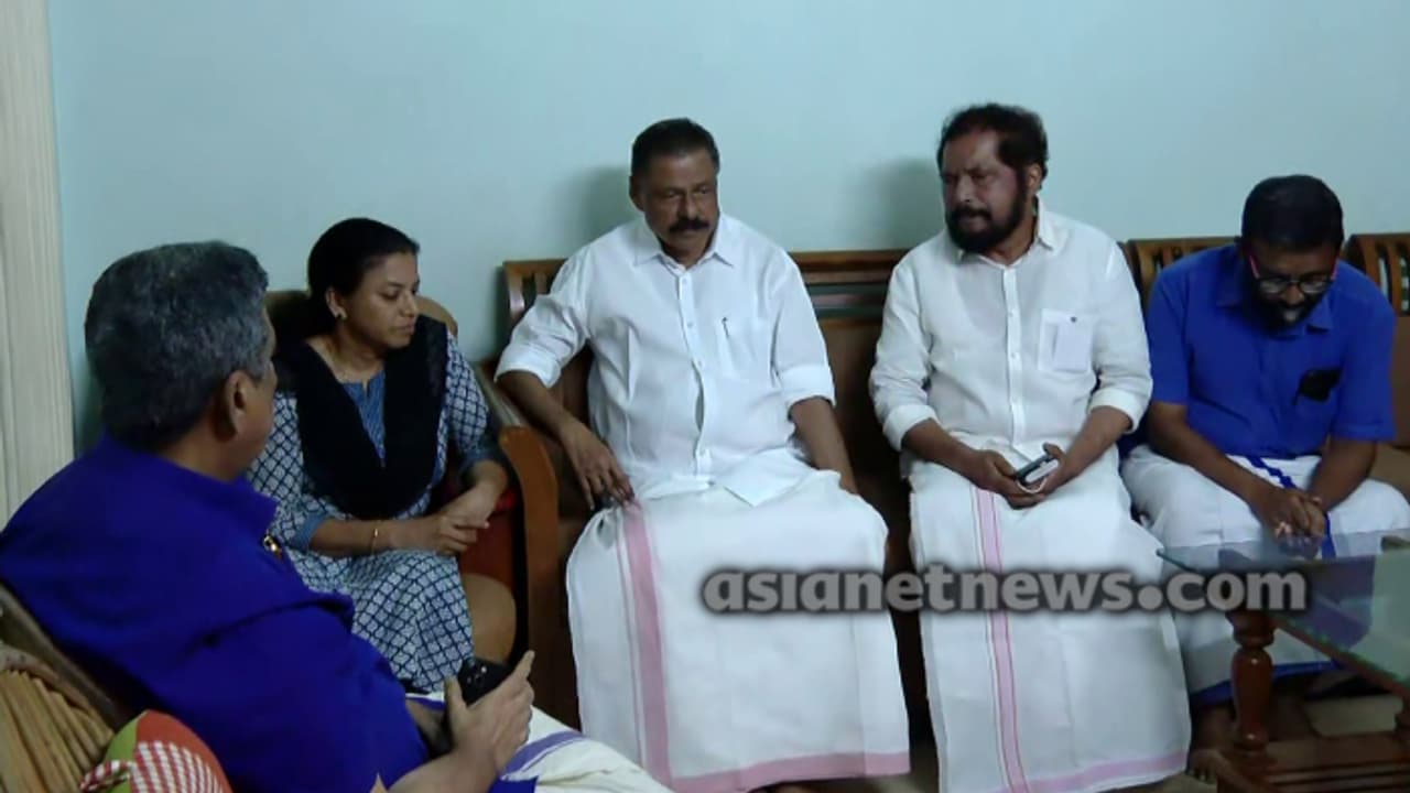 സിപിഎം സംസ്ഥാന സെക്രട്ടറി എം.വി.ഗോവിന്ദൻ നവീൻ ബാബുവിൻ്റെ വീട്ടിലെത്തി; അട്ടച്ചിട്ട മുറിയിൽ കൂടിക്കാഴ്ച 