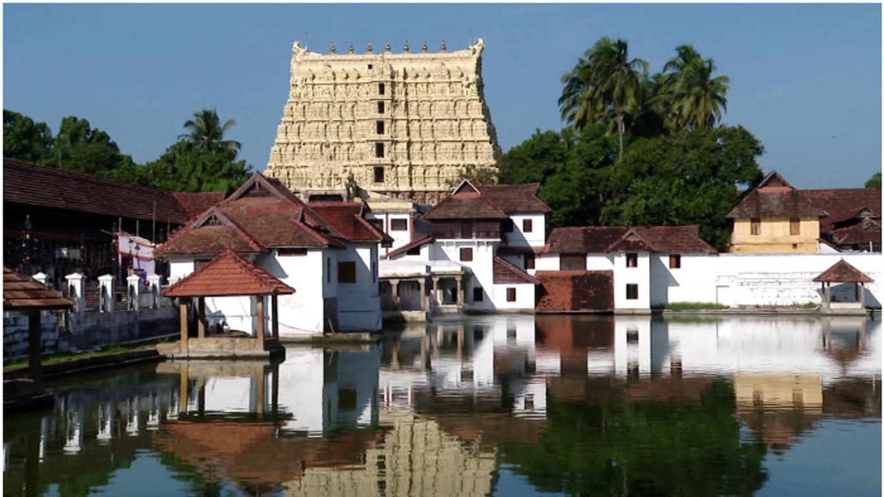 ജീവനക്കാരെ സംശയമുണ്ടെങ്കിലും തെളിവില്ല; പത്മനാഭ സ്വാമി ക്ഷേത്രത്തിലെ മോഷണത്തിൽ പ്രതികളെ കണ്ടെത്താനാകാതെ പൊലീസ്