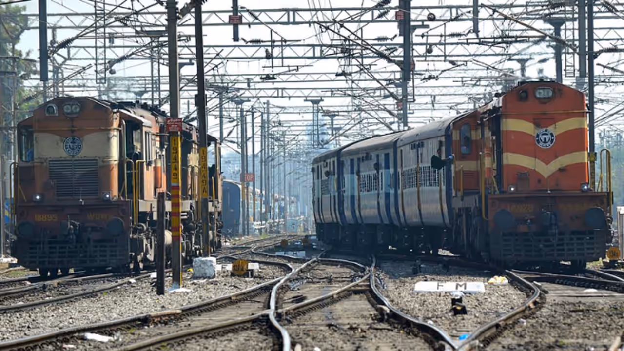 ಇಡೀ ರೈಲು ಬುಕ್ ಮಾಡೋದು ಹೇಗೆ? ಮದುವೆ ಸಮಾರಂಭಕ್ಕೆ ಬಾಡಿಗೆಗೆ ಸಿಗುತ್ತೆ ಉಗಿಬಂಡಿ