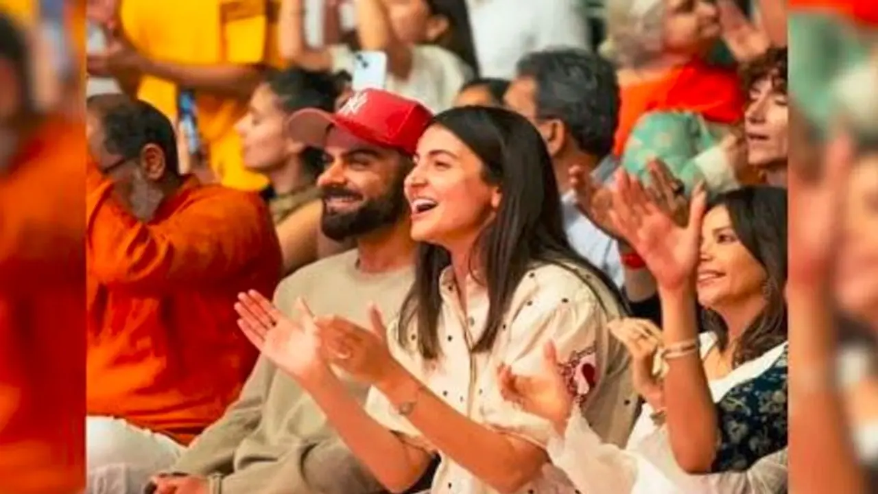 ಕೃಷ್ಣ ಕೀರ್ತನೆಯಲ್ಲಿ ಭಾಗಿಯಾದ ವಿರುಷ್ಕಾ ಜೋಡಿ: ವೀಡಿಯೋ ವೈರಲ್ ಕೃಷ್ಣ ಕೀರ್ತನೆಯಲ್ಲಿ ಭಾಗಿಯಾದ ವಿರುಷ್ಕಾ ಜೋಡಿ: ವೀಡಿಯೋ ವೈರಲ್