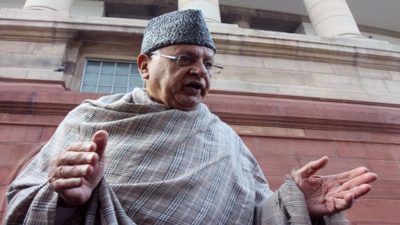 'Kashmir Pakistan nahi banega': Farooq Abdullah says terrorism must end to have friendship with India (WATCH) 'Kashmir Pakistan nahi banega': Farooq Abdullah says terrorism must end to have friendship with India (WATCH)