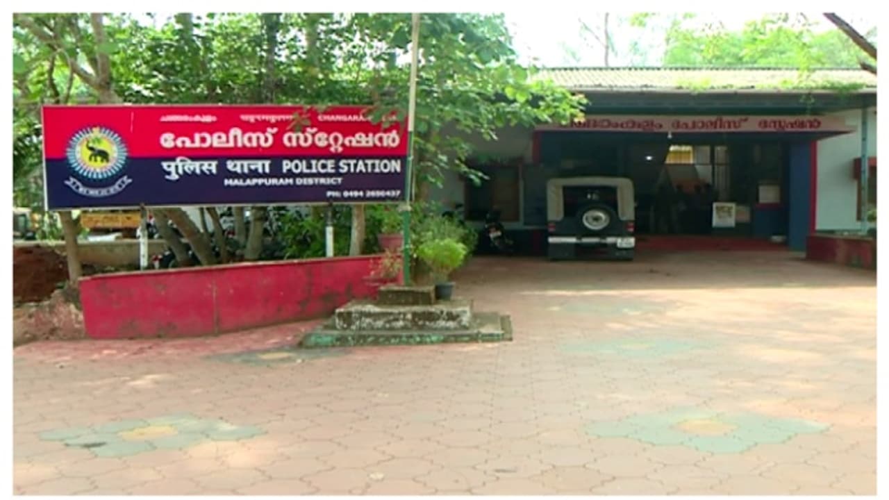 കെഎസ്ആർടിസി ബസിലെ സ്വർണക്കവർച്ച; 3 പ്രതികൾ പിടിയിൽ; സ്വർണം കണ്ടെടുത്തു കെഎസ്ആർടിസി ബസിലെ സ്വർണക്കവർച്ച; 3 പ്രതികൾ പിടിയിൽ; സ്വർണം കണ്ടെടുത്തു