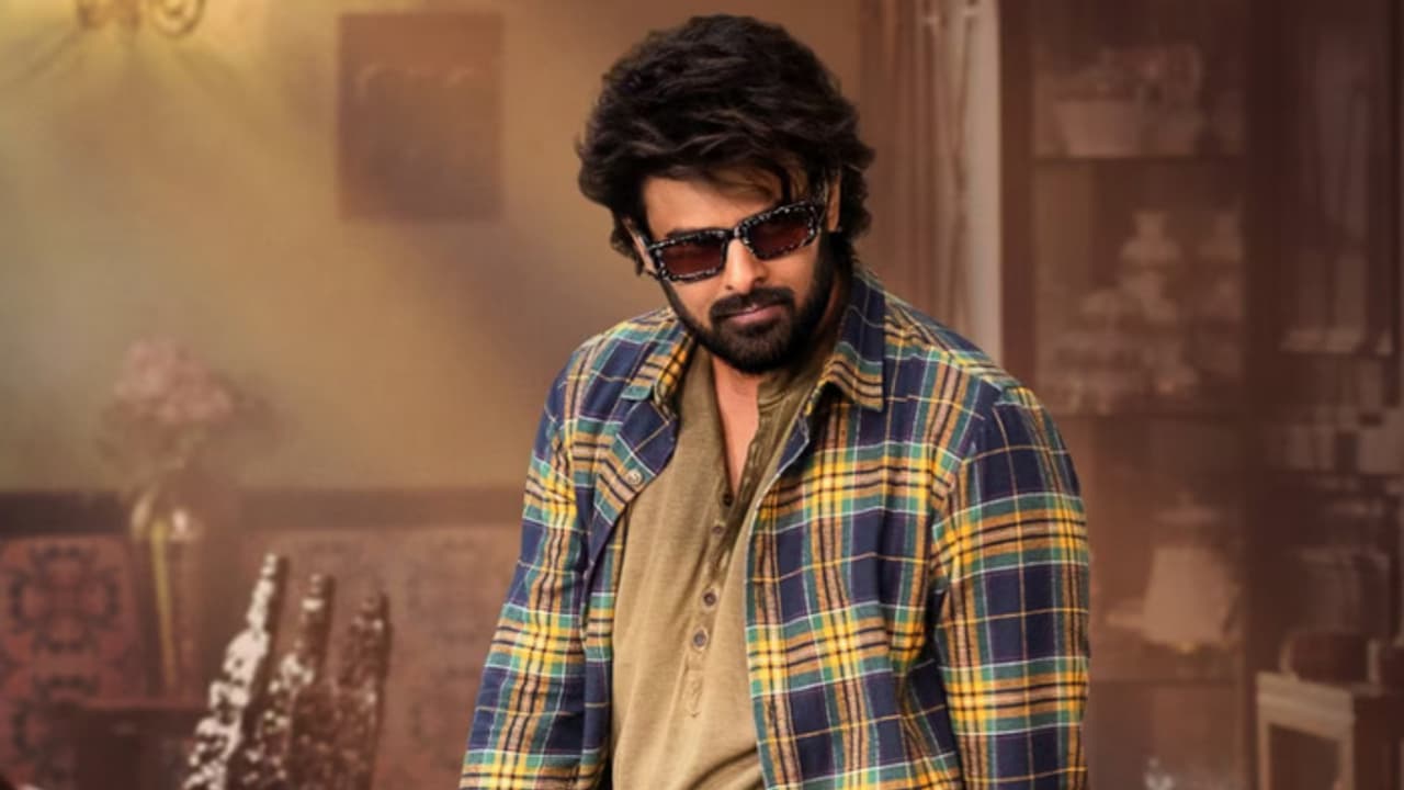 ലുക്കേ മാറി, താരം റൊമാന്റിക്കാണ്, ദ രാജാ സാബില് ചിരിപ്പിക്കാൻ പ്രഭാസ്, ചിത്രത്തിന്റെ നിര്ണായകമായ അപ്ഡേറ്റ് ലുക്കേ മാറി, താരം റൊമാന്റിക്കാണ്, ദ രാജാ സാബില് ചിരിപ്പിക്കാൻ പ്രഭാസ്, ചിത്രത്തിന്റെ നിര്ണായകമായ അപ്ഡേറ്റ്