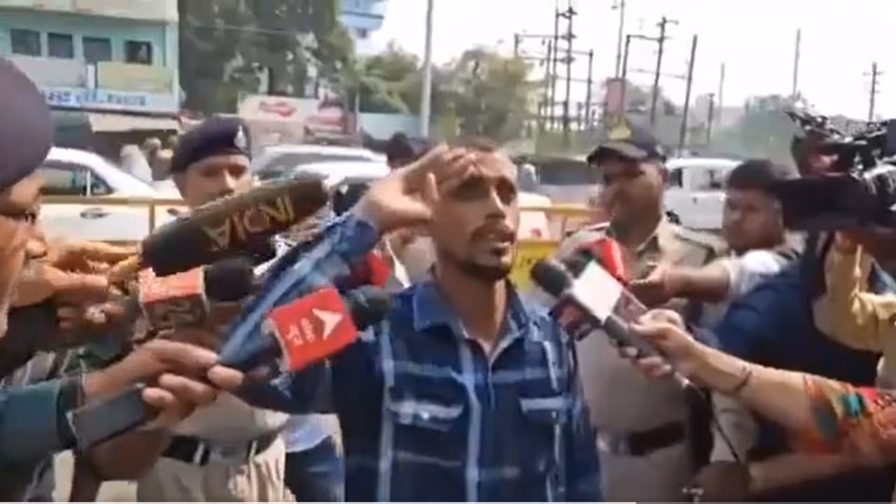 MP man accused of saying 'Pakistan Zindabad' chants 'Bharat Mata Ki Jai' 21 times after HC bail clause (WATCH)