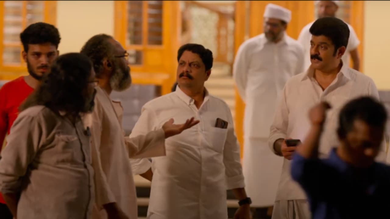 'വോട്ടർ അല്ലാത്തവനെയൊന്നും അന്വേഷിക്കാൻ നിൽക്കണ്ട'! 'പൊറാട്ട് നാടകം' പുതിയ ടീസർ പുറത്ത് 'വോട്ടർ അല്ലാത്തവനെയൊന്നും അന്വേഷിക്കാൻ നിൽക്കണ്ട'! 'പൊറാട്ട് നാടകം' പുതിയ ടീസർ പുറത്ത്