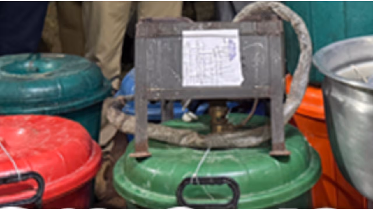 ചടയമംഗലത്ത് എംഡിഎംഎയും കഞ്ചാവും, ശാസ്താംകോട്ടയിൽ കോടയും ചാരായവും; കൊല്ലത്ത് ലഹരിവേട്ട ചടയമംഗലത്ത് എംഡിഎംഎയും കഞ്ചാവും, ശാസ്താംകോട്ടയിൽ കോടയും ചാരായവും; കൊല്ലത്ത് ലഹരിവേട്ട