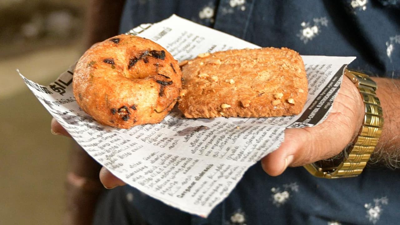 ಪೇಪರ್‌ನಲ್ಲಿ ಬಜ್ಜಿ ಬೋಂಡಾ ಕಟ್ಟಿ ತರ್ತೀರಾ? ಅದೊಂದು ತಪ್ಪು ಮಾತ್ರ ಮಾಡಬೇಡಿ!