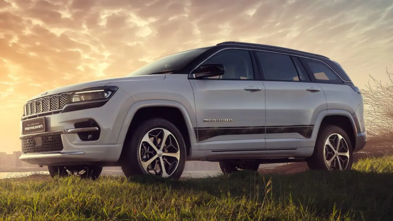 70ൽ അധികം സുരക്ഷാ ഫീച്ചറുകൾ, ഒമ്പത് ഗിയറുകളും മറ്റും! ആറുലക്ഷം രൂപ വിലക്കിഴിവിൽ ഒറിജിനൽ ജീപ്പ്! 70ൽ അധികം സുരക്ഷാ ഫീച്ചറുകൾ, ഒമ്പത് ഗിയറുകളും മറ്റും! ആറുലക്ഷം രൂപ വിലക്കിഴിവിൽ ഒറിജിനൽ ജീപ്പ്!