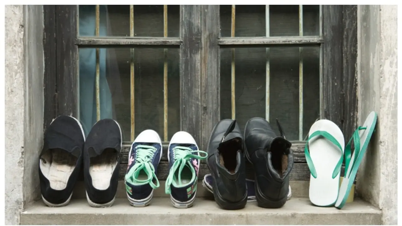 ഉപയോഗിച്ച ചെരുപ്പുകള് 'മണക്കണം', വീട്ടില് അതിക്രമിച്ച് കയറിയ യുവാവിന് ഒരു മാസം തടവ് ഉപയോഗിച്ച ചെരുപ്പുകള് 'മണക്കണം', വീട്ടില് അതിക്രമിച്ച് കയറിയ യുവാവിന് ഒരു മാസം തടവ്