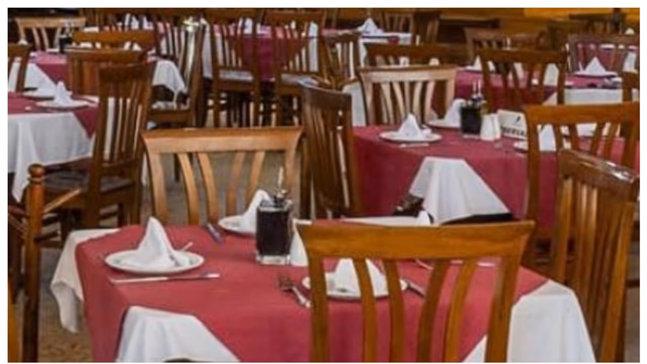 8,700 രൂപയുടെ ഭക്ഷണം കഴിച്ചു, പിന്നാലെ സിഗരറ്റ് വലിച്ച് വരമെന്ന് പറഞ്ഞിറങ്ങിയ ദമ്പതികള് പറ്റിച്ചെന്ന് പരാതി 8,700 രൂപയുടെ ഭക്ഷണം കഴിച്ചു, പിന്നാലെ സിഗരറ്റ് വലിച്ച് വരമെന്ന് പറഞ്ഞിറങ്ങിയ ദമ്പതികള് പറ്റിച്ചെന്ന് പരാതി