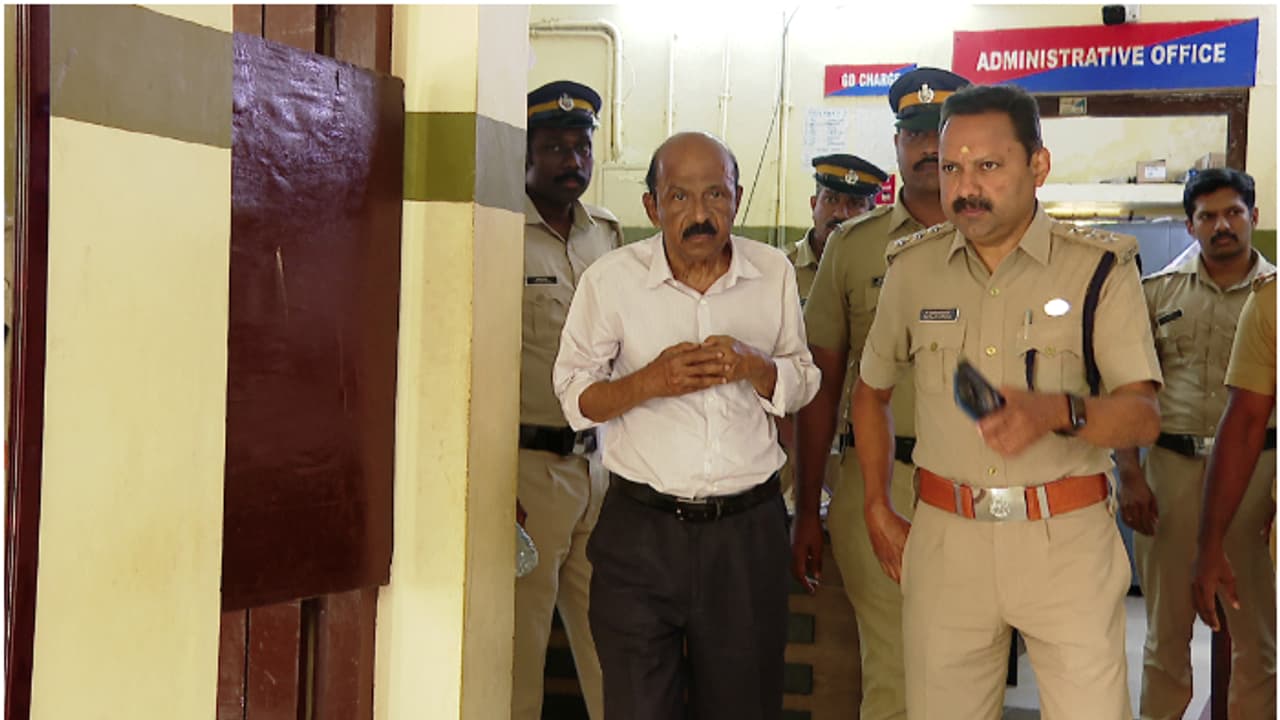 മരിച്ചെന്ന് കരുതിയ പ്രതിയെ 21 വര്‍‌ഷത്തിനു ശേഷം കണ്ടെത്തി; പിടിവീണത് സ്കൂൾ ഡയറക്ടറായി ജോലി ചെയ്യുന്നതിനിടെ