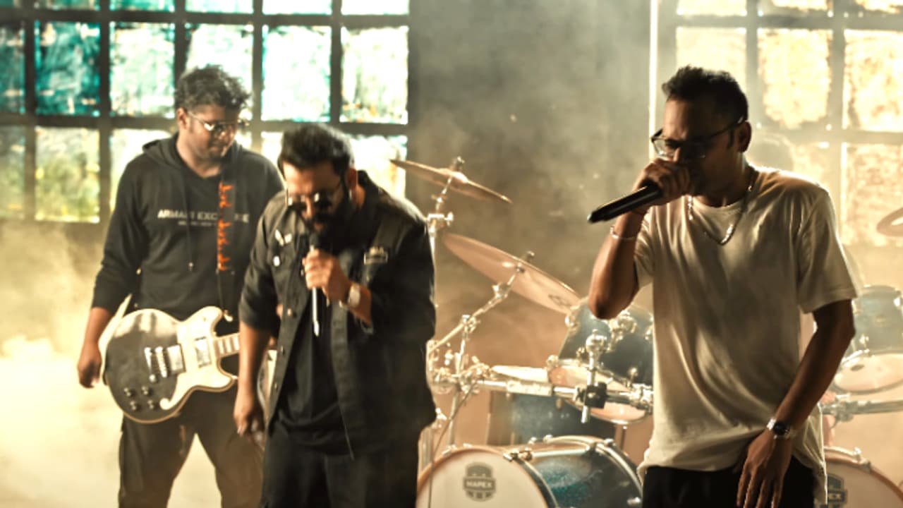 സന്തോഷ് നാരായണന്റെ സംഗീതം; ത്രസിപ്പിച്ച് 'പണി'യിലെ രണ്ടാം ഗാനം സന്തോഷ് നാരായണന്റെ സംഗീതം; ത്രസിപ്പിച്ച് 'പണി'യിലെ രണ്ടാം ഗാനം