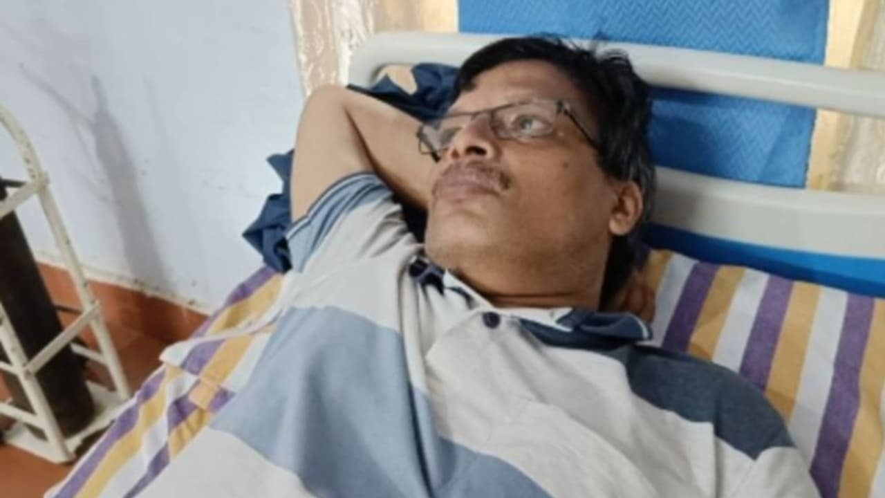 ഓട നിർമ്മാണത്തിലെ അശാസ്ത്രീയതയെച്ചൊല്ലി തർക്കം; ദേശാഭിമാനി ലേഖകനെ പഞ്ചായത്ത് മെമ്പർ മർദ്ദിച്ചതായി പരാതി ഓട നിർമ്മാണത്തിലെ അശാസ്ത്രീയതയെച്ചൊല്ലി തർക്കം; ദേശാഭിമാനി ലേഖകനെ പഞ്ചായത്ത് മെമ്പർ മർദ്ദിച്ചതായി പരാതി