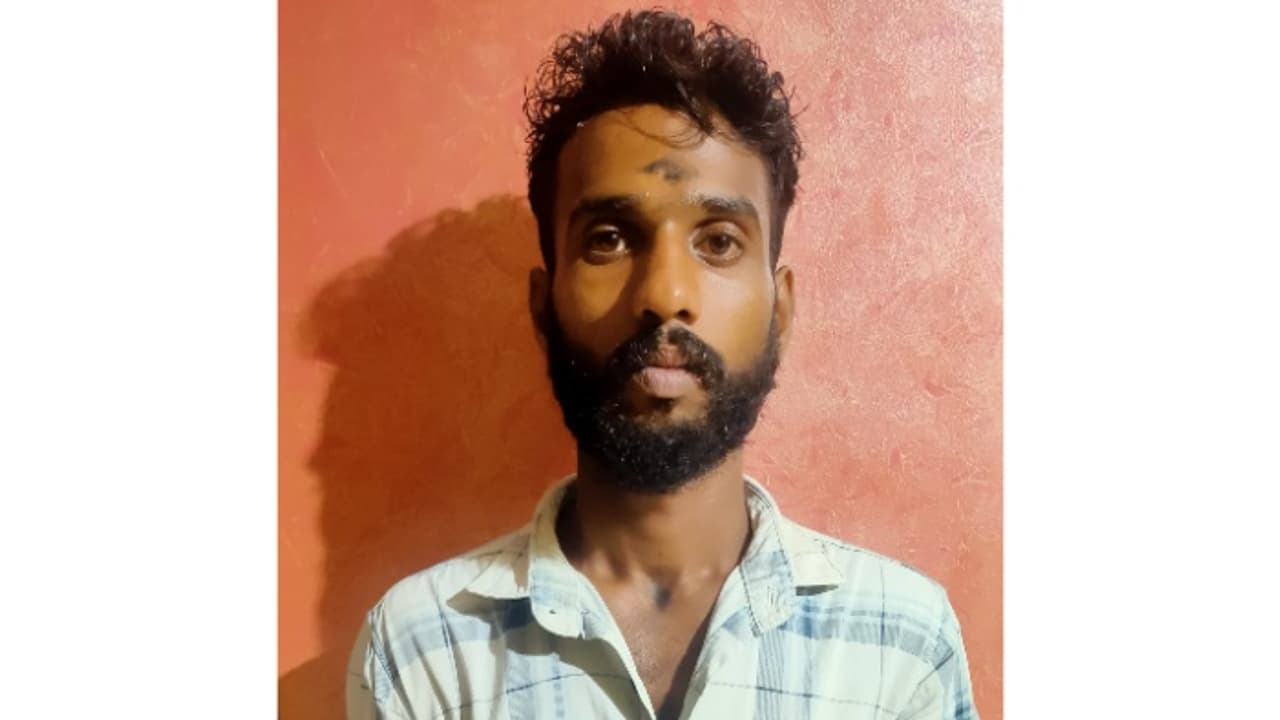 റെയിൽവെ സ്റ്റേഷനിൽ വെച്ചിരുന്ന ബൈക്ക് മോഷണം പോയ സംഭവത്തിൽ യുവാവ് പിടിയിലായി റെയിൽവെ സ്റ്റേഷനിൽ വെച്ചിരുന്ന ബൈക്ക് മോഷണം പോയ സംഭവത്തിൽ യുവാവ് പിടിയിലായി