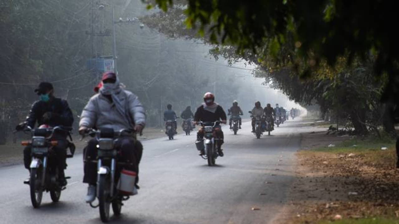 ലോകത്തിലെ ഏറ്റവും മലിനമായ നഗരം; രണ്ടാം തവണയും കൃത്രിമമഴ പെയ്യിക്കാനൊരുങ്ങി ലാഹോർ
