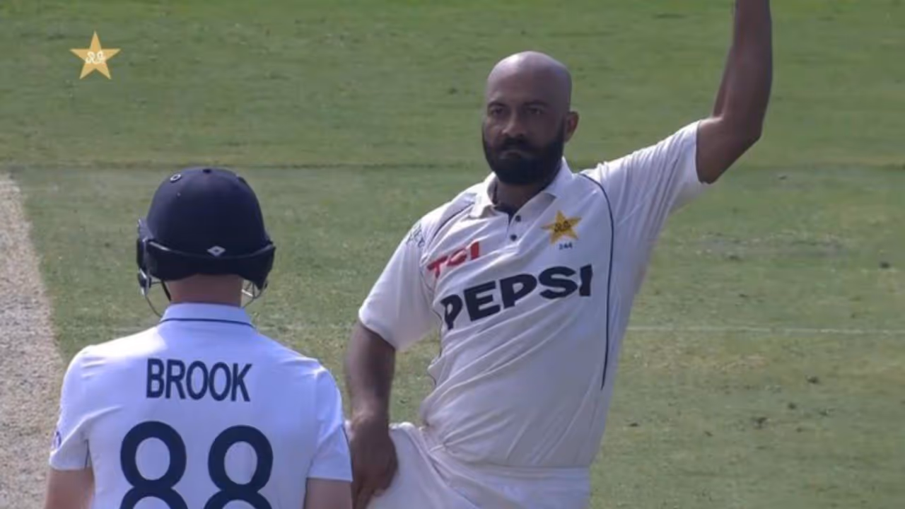 ഇംഗ്ലണ്ടിനെ സ്പിന് കെണിയില് വീഴ്ത്തി പാകിസ്ഥാൻ, സാജിദ് ഖാന് 6 വിക്കറ്റ്; പാകിസ്ഥാനും ബാറ്റിംഗ് തകര്ച്ച ഇംഗ്ലണ്ടിനെ സ്പിന് കെണിയില് വീഴ്ത്തി പാകിസ്ഥാൻ, സാജിദ് ഖാന് 6 വിക്കറ്റ്; പാകിസ്ഥാനും ബാറ്റിംഗ് തകര്ച്ച