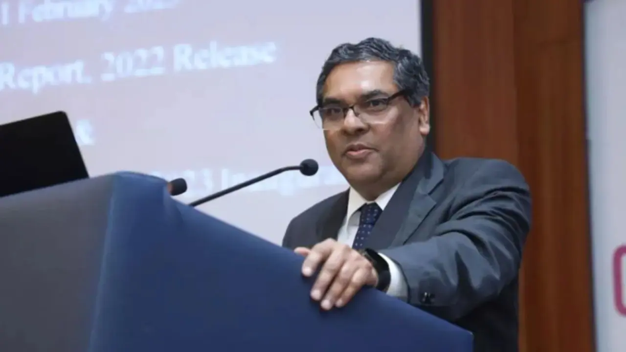 இந்தியாவின் அடுத்த தலைமை நீதிபதி; வெளியான அதிகாரப்பூர்வ அறிவிப்பு யார் இந்த சஞ்சீவ் கண்ணா? இந்தியாவின் அடுத்த தலைமை நீதிபதி; வெளியான அதிகாரப்பூர்வ அறிவிப்பு யார் இந்த சஞ்சீவ் கண்ணா?