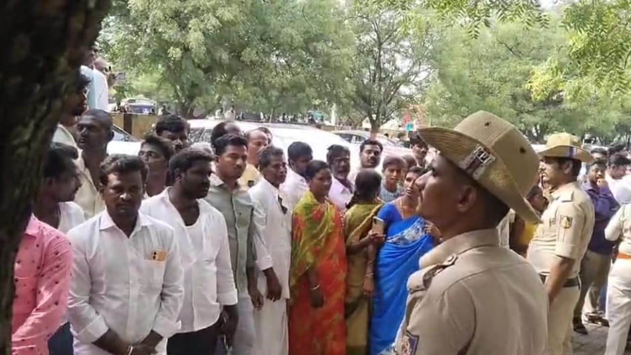 Koppal: ಮರಕುಂಬಿ ದಲಿತರ ಮೇಲೆ ದೌರ್ಜನ್ಯ ಕೇಸ್: 98 ಸವರ್ಣಿಯರಿಗೆ ಜೀವಾವಧಿ ಶಿಕ್ಷೆ Koppal: ಮರಕುಂಬಿ ದಲಿತರ ಮೇಲೆ ದೌರ್ಜನ್ಯ ಕೇಸ್: 98 ಸವರ್ಣಿಯರಿಗೆ ಜೀವಾವಧಿ ಶಿಕ್ಷೆ