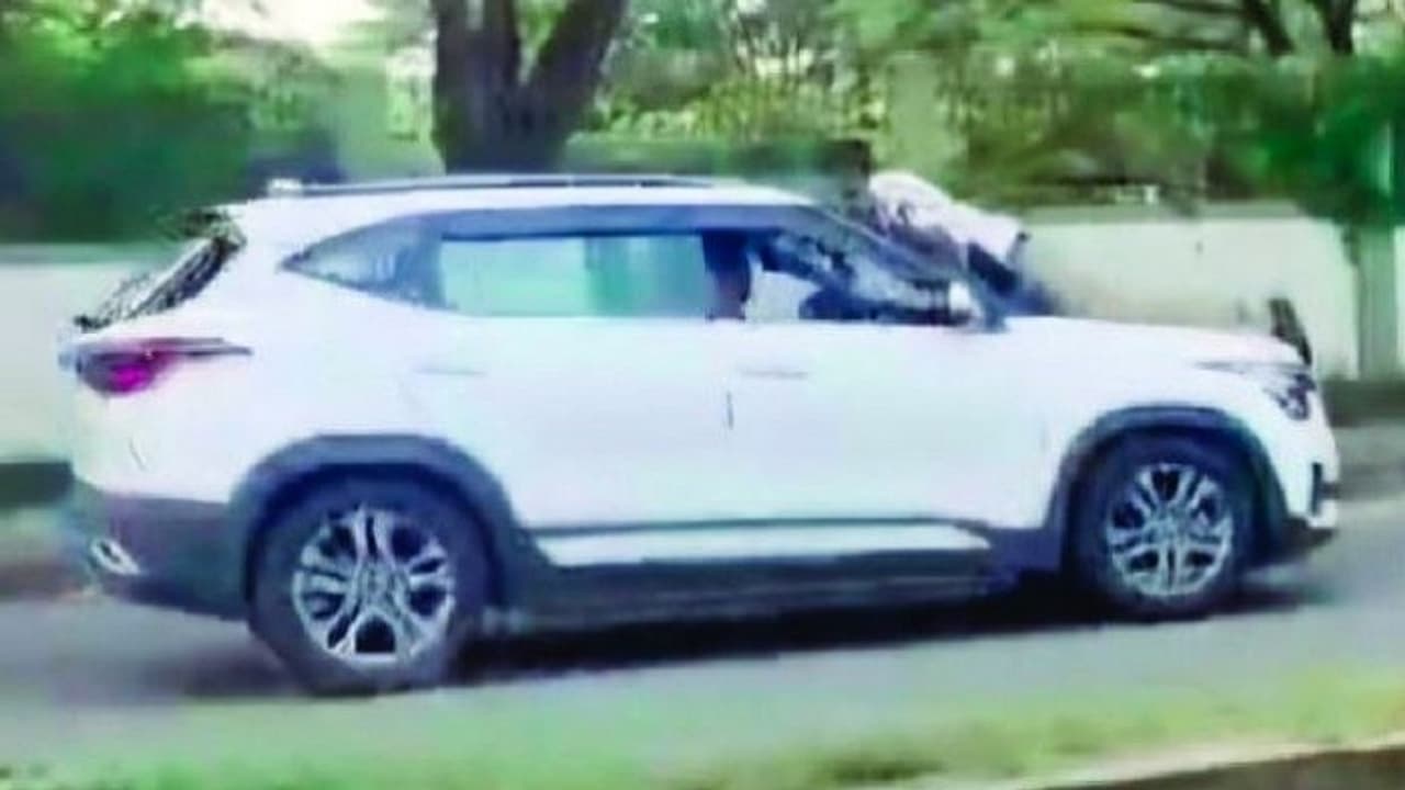 ಶಿವಮೊಗ್ಗದಲ್ಲಿ ಭಯಾನಕ ಘಟನೆ: ಬಾನೆಟ್‌ ಮೇಲೆ ಪೊಲೀಸ್‌ ಪೇದೆ ಇದ್ದರೂ ಕಾರು ಓಡಿಸಿದ ಭೂಪ!