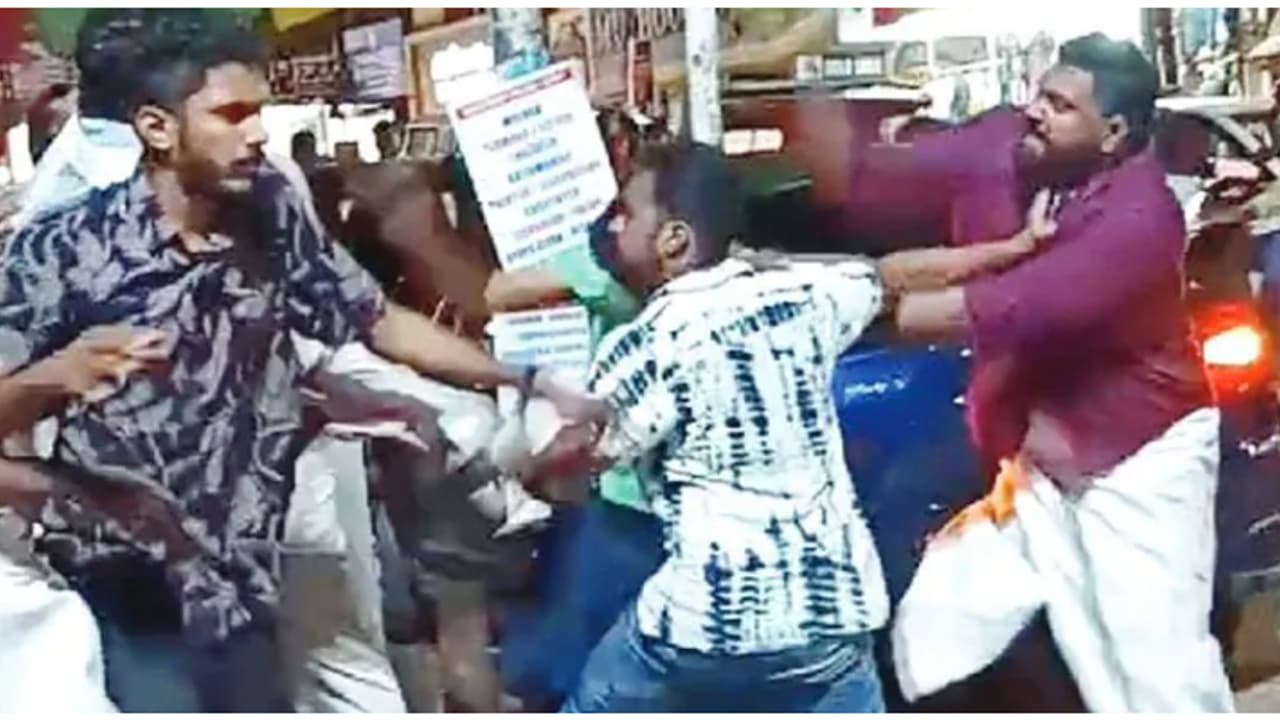 പത്തനംതിട്ട നഗരത്തിൽ എസ്എഫ്ഐക്കാരും മുൻ എസ്എഫ്ഐക്കാരും തമ്മിലടിച്ചു; 3 പേർക്കെതിരെ കേസ്