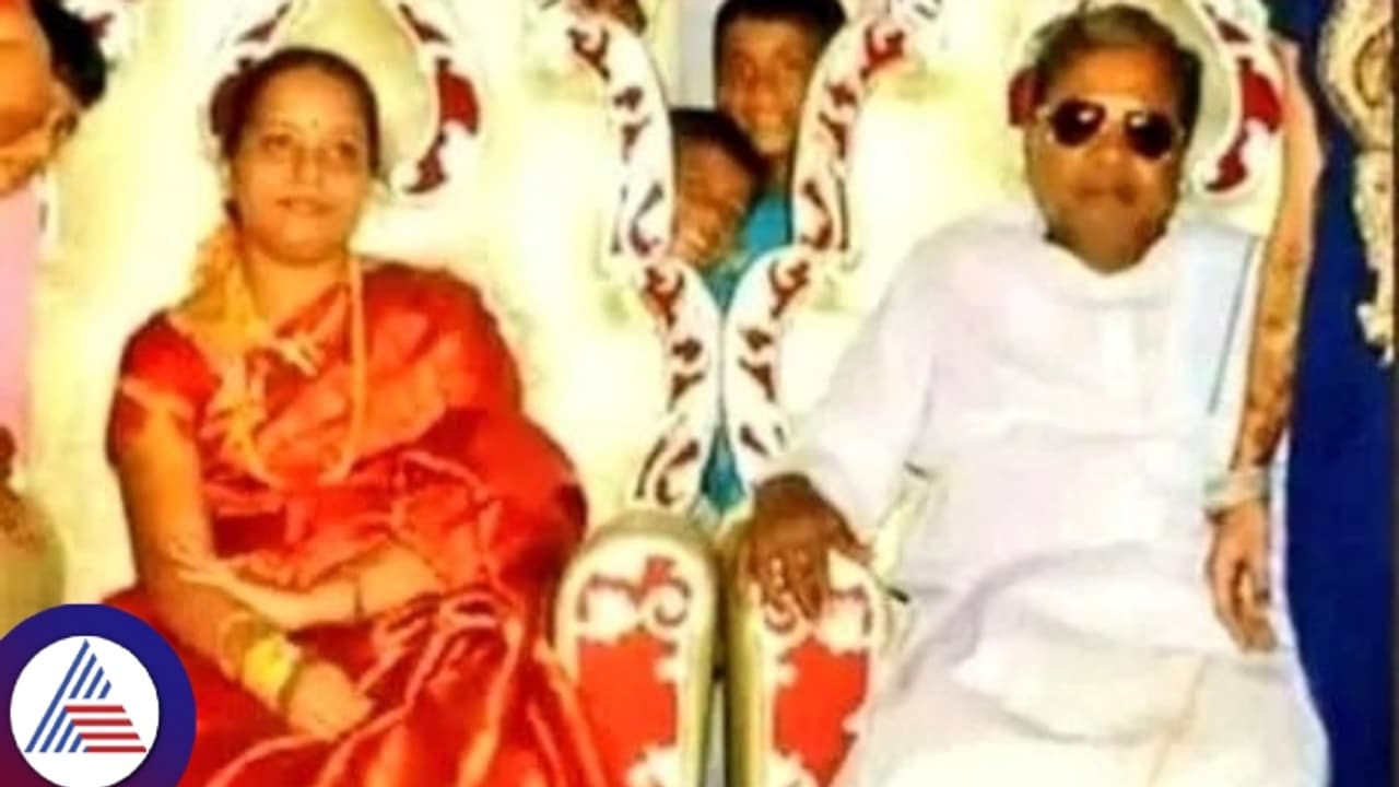 ಮುಡಾ ಹಗರಣ: ಎಲ್ಲಿಯೂ ಕಾಣಿಸಿಕೊಳ್ಳದ ಸಿಎಂ ಪತ್ನಿ ಪಾರ್ವತಿ ಸಿದ್ದರಾಮಯ್ಯ ವಿಚಾರಣೆ ಮುಕ್ತಾಯ! ಮುಡಾ ಹಗರಣ: ಎಲ್ಲಿಯೂ ಕಾಣಿಸಿಕೊಳ್ಳದ ಸಿಎಂ ಪತ್ನಿ ಪಾರ್ವತಿ ಸಿದ್ದರಾಮಯ್ಯ ವಿಚಾರಣೆ ಮುಕ್ತಾಯ!