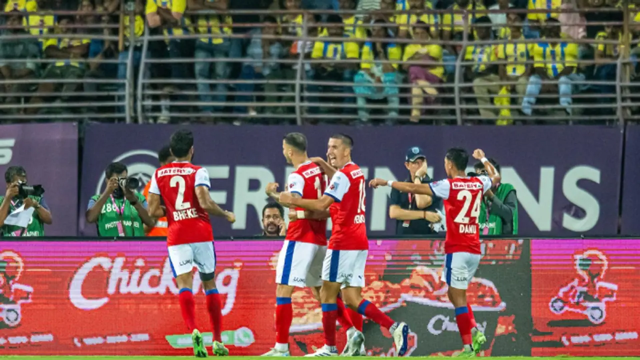 കടവും കണക്കുമൊന്നും തീര്ക്കാനായില്ല, ബെഗംളൂരുവിന്റെ മൂന്നടിയില് വീണ് കേരളാ ബ്ലാസ്റ്റേഴ്സ് കടവും കണക്കുമൊന്നും തീര്ക്കാനായില്ല, ബെഗംളൂരുവിന്റെ മൂന്നടിയില് വീണ് കേരളാ ബ്ലാസ്റ്റേഴ്സ്