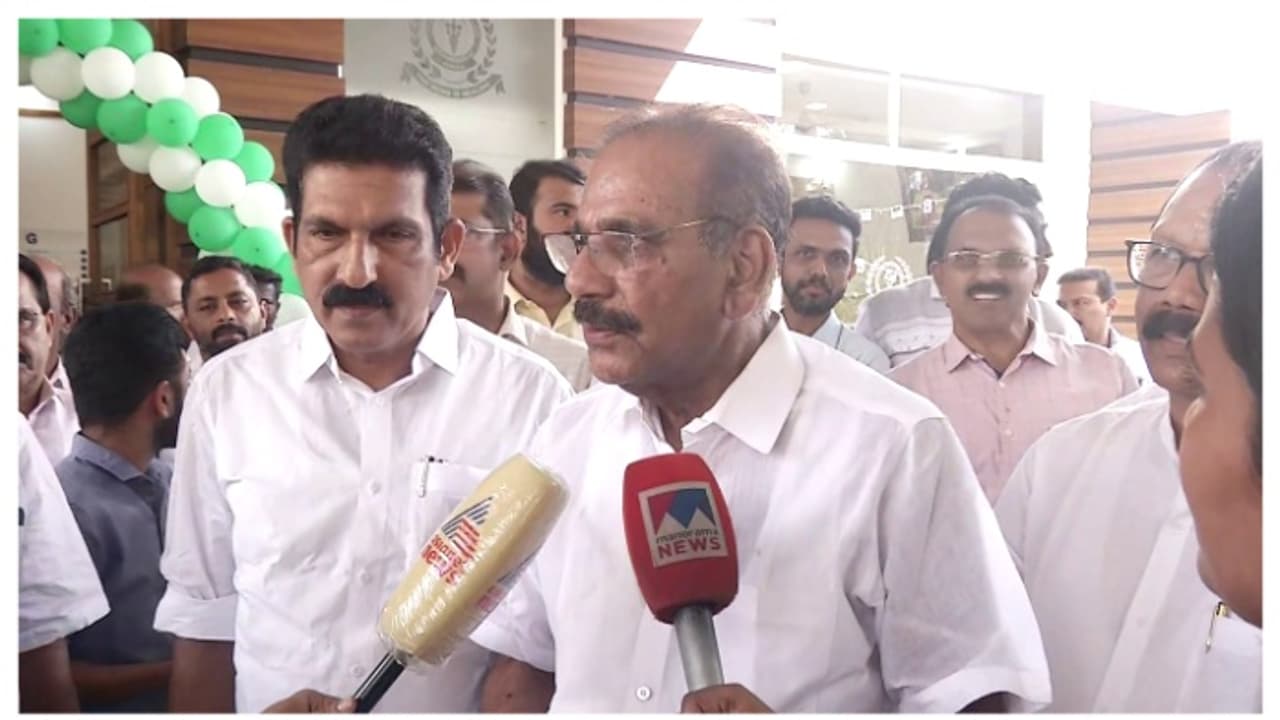 'കൂറുമാറ്റകോഴ ആരോപണം പാർട്ടി പരിശോധിക്കും, പാർട്ടി പ്രസിഡന്റ് പറയുന്ന നിമിഷം മന്ത്രിസ്ഥാനത്ത് നിന്ന് മാറും'