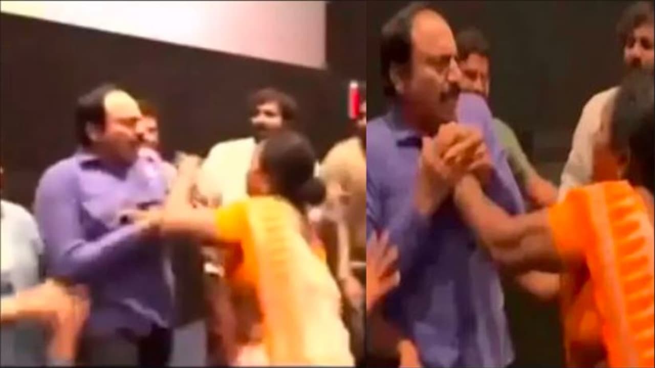 ಸಿನಿಮಾ ನೋಡಿ ಸಿಟ್ಟಿಗೆದ್ದ ಮಹಿಳೆಯಿಂದ ಥಿಯೇಟರ್ನಲ್ಲೇ ನಟ ಎನ್.ಟಿ. ರಾಮಸ್ವಾಮಿ ಮೇಲೆ ಹಲ್ಲೆ! ಸಿನಿಮಾ ನೋಡಿ ಸಿಟ್ಟಿಗೆದ್ದ ಮಹಿಳೆಯಿಂದ ಥಿಯೇಟರ್ನಲ್ಲೇ ನಟ ಎನ್.ಟಿ. ರಾಮಸ್ವಾಮಿ ಮೇಲೆ ಹಲ್ಲೆ!