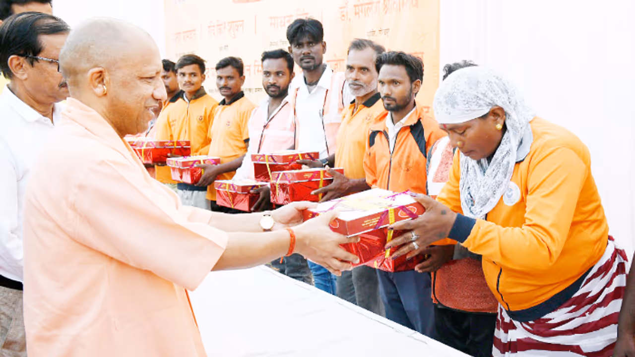 Safai Mitras are the cornerstone of a clean and beautiful city: CM Yogi Adityanath