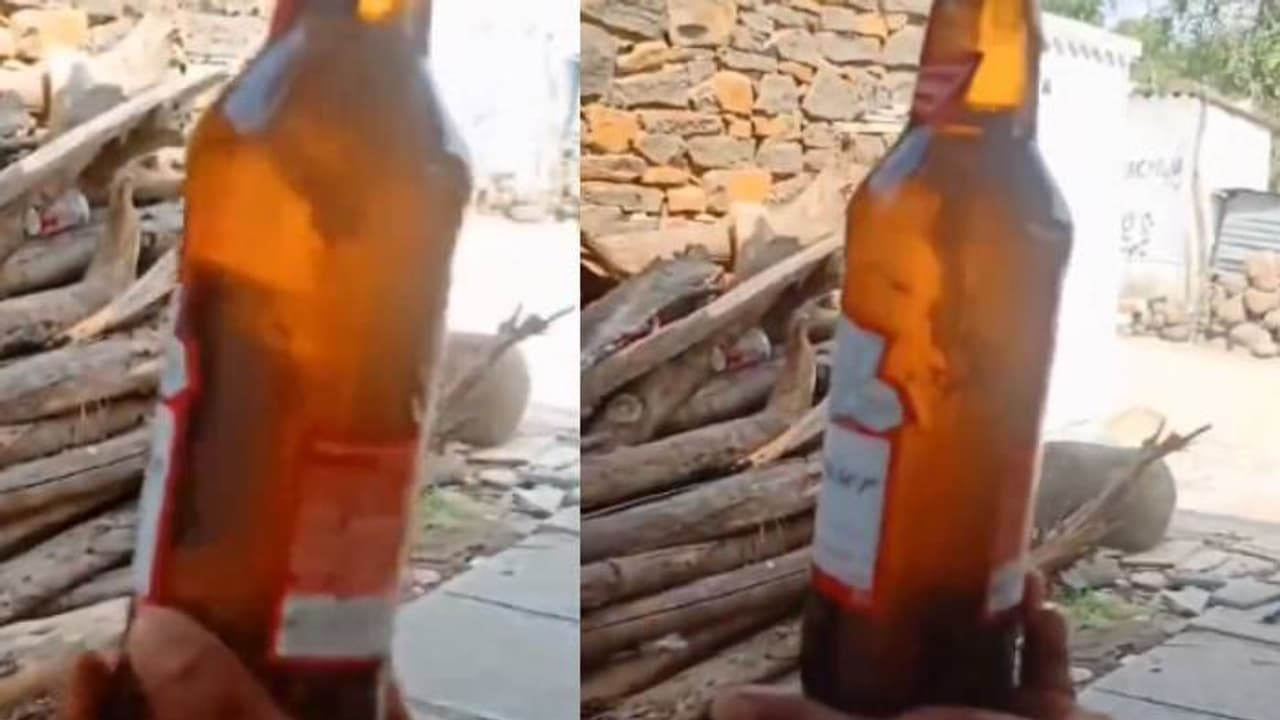 ബിയറിൽ ചത്ത പല്ലി, കുപ്പിയുമായി യുവാക്കൾ നേരെ പൊലീസ് സ്റ്റേഷനിലേക്ക്, സംഭവം തെലങ്കാനയിൽ