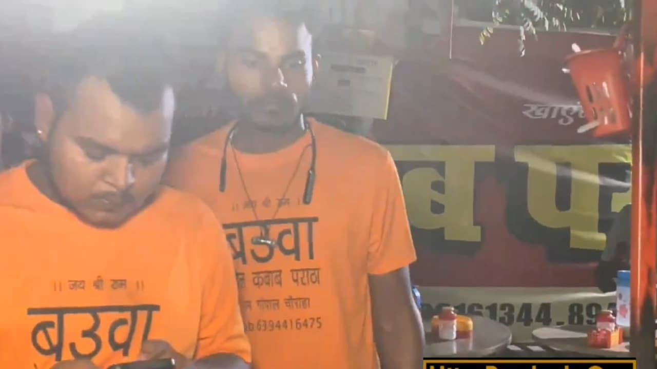 Muslim street food vendors hide identity, wear 'Jai Shri Ram' t shirt, confronted by Bajrang Dal group (WATCH) Muslim street food vendors hide identity, wear 'Jai Shri Ram' t shirt, confronted by Bajrang Dal group (WATCH)
